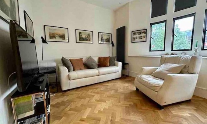 City of Westminster Apartment | Lovely Home in Mayfair/Oxford St 2 bed apt