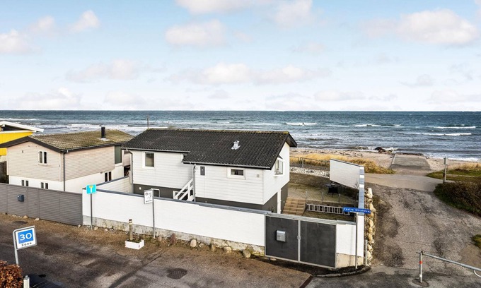 Hasmark Strand House | Lovely home in Otterup with kitchen