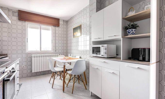 Santiago de Compostela House | Lovely home in Rocha Vella with kitchen