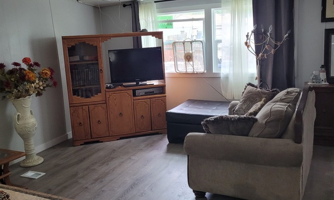 Longmont House | Lovely home located close to breweries, parks and greenbelt
