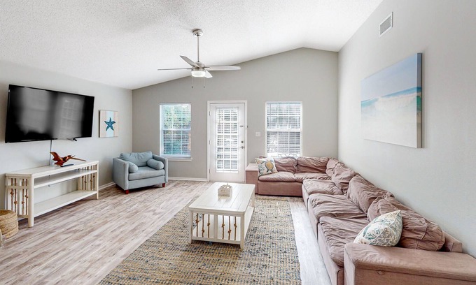 Seaspray House | Lovely home near the beach with pool, bikes, central AC, & washer/dryer