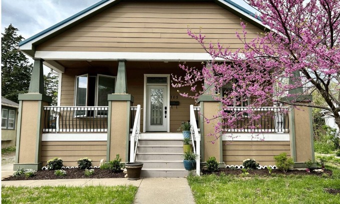 Columbia House | Lovely Home