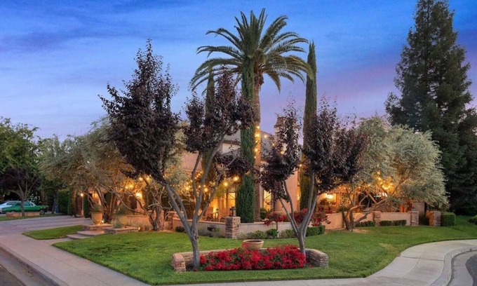 Raisin House | Lovely home w/pool, spa, outdoor grill and more!