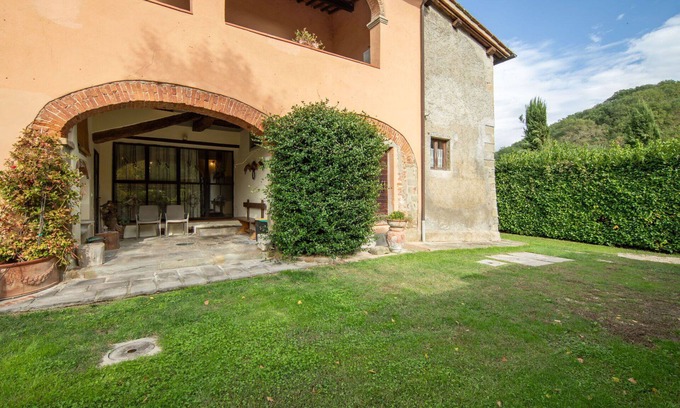 Terranuova Bracciolini Apartment | Lovely apartment for 6 people with WIFI, pool, TV, balcony, pets allowed and parking