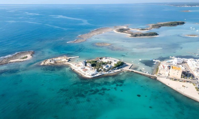 Torre Specchia Ruggeri Apartment | Lovely apartment for 4 guests with WIFI, TV and pets allowed, close to Otranto