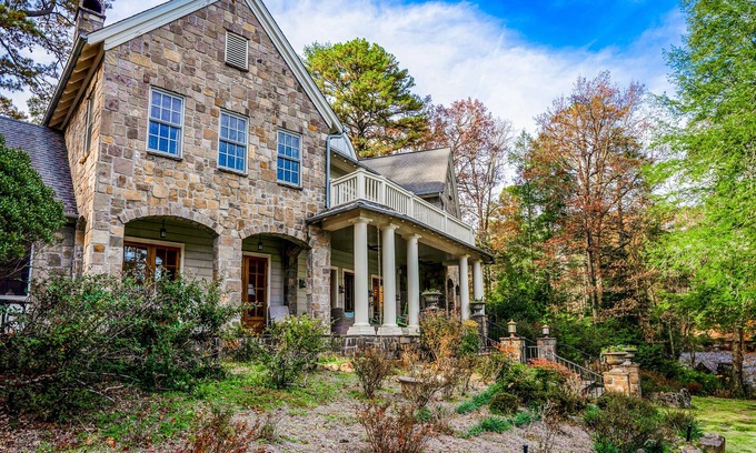 Lakemont House | Lovely lakefront estate with boathouse, pickleball, firepit, & stunning view