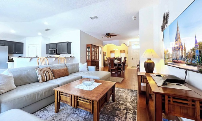 Buena Ventura Lakes House | Lovely Lakeside 4-Bed Pool Home at Villa Sol-3125