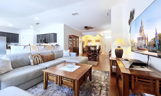 Buena Ventura Lakes House | Lovely Lakeside 4-Bed Pool Home at Villa Sol-3125