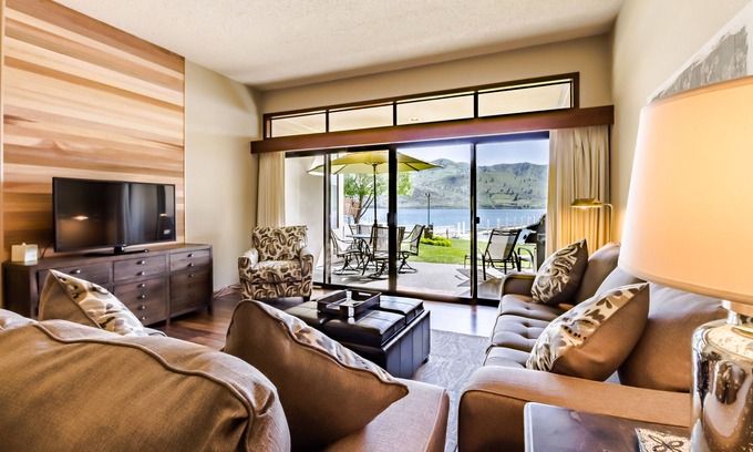 Chelan Condo | Lovely Lakeside Condo with Views and Access to Shared Hot Tub and Pools