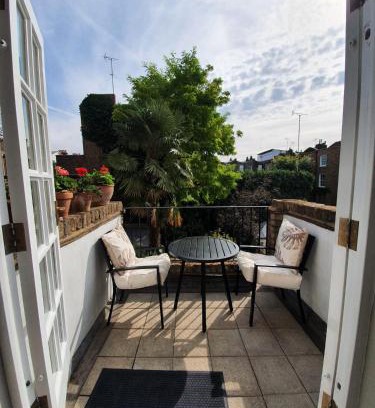 Abingdon Apartment | Lovely large 1 bed renovated flat w balcony & 600MB WiFi