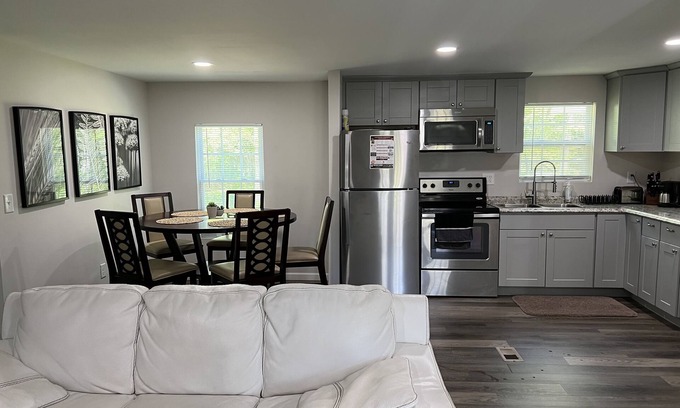 Jefferson House | Lovely little house great for your business or vocation stay.