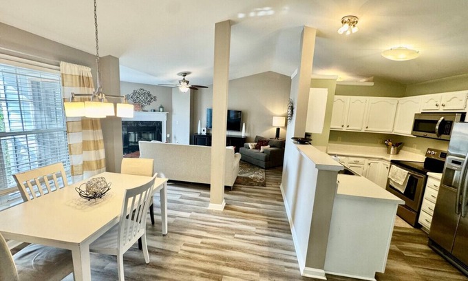 Greensboro Condo | Lovely living in a great neighborhood