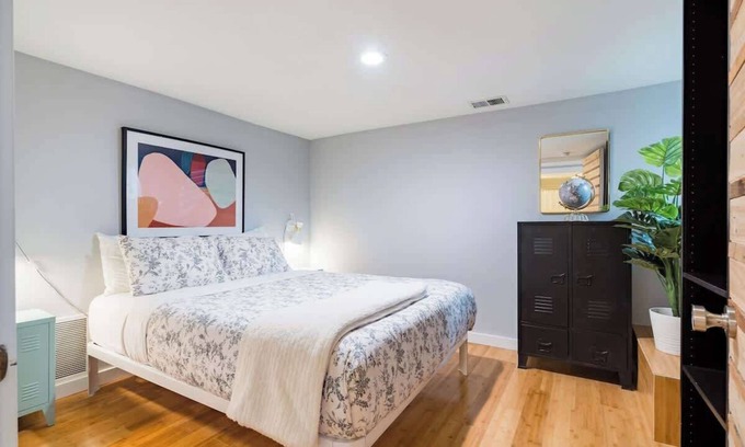 Alphabet Historic District Apartment | Lovely location 3 BR Pearl apt - Sleeps 8