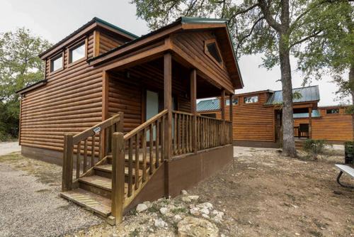 Pipe Creek House | Lovely Log Cabin Rental for Four near San Antonio Texas