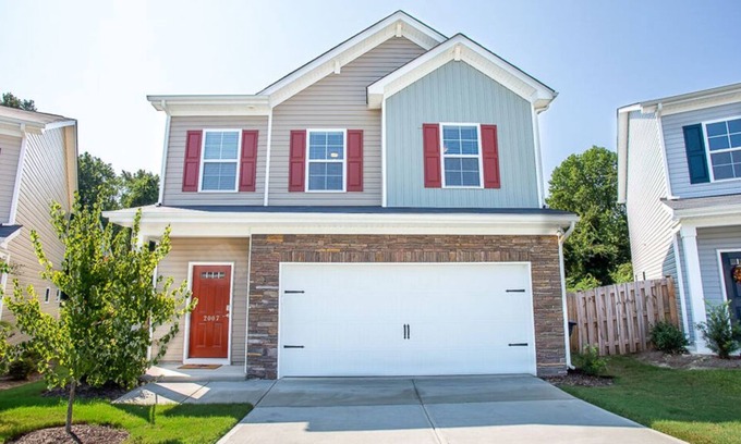 Columbia House | Lovely New Home Close to Everything