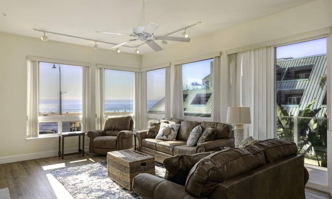 Downtown Condo | Lovely Ocean Front Condo
