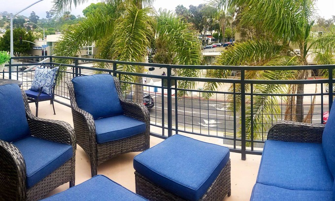Village of La Jolla Condo | Lovely One Bedroom Apt. In The Heart Of La Jolla Village. Walk To Everything!