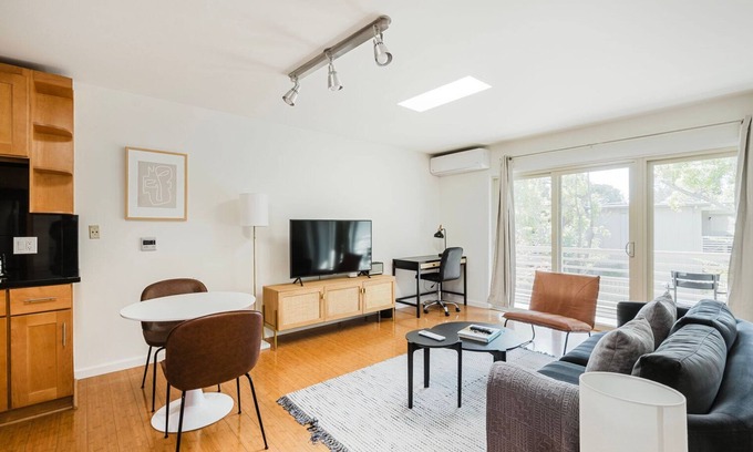 University South Apartment | Lovely Palo Alto 1BR w/W/D & A/C, nr University, by Blueground