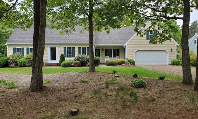 Dennis House | Lovely & private 4 bed/2.5 bath in Dennis Village. Chef's kitchen, Central Air!