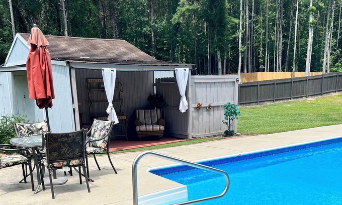 Hiram House | Lovely private home with a pool in a 1.5 acre lot fully fenced, food for family