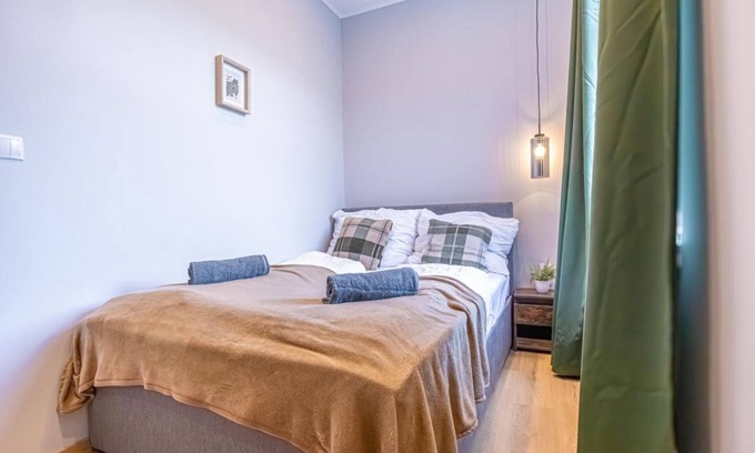 Meidling Apartment | Lovely Private Room in shared apt. w/Smart TV