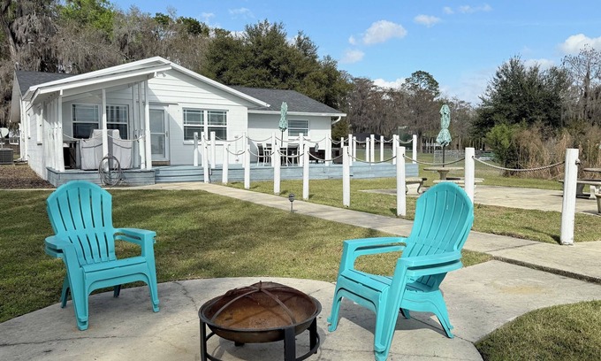 Hampton House | Lovely, Quaint Home on the Beautiful 822 Acre Hampton Lake