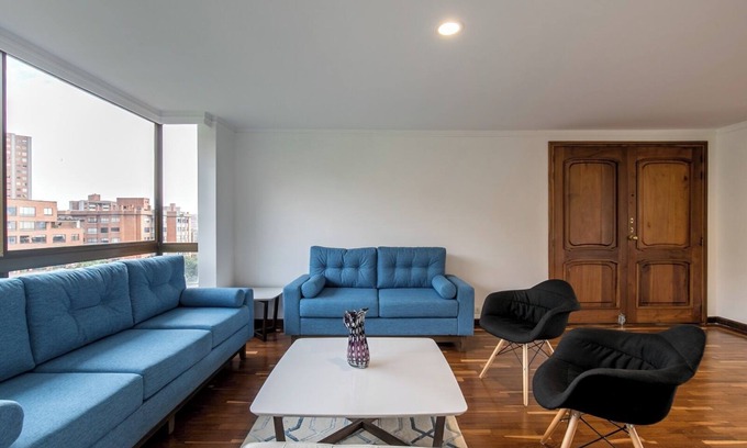Las Lomas I Apartment | Lovely, Quiet 3-bedroom apartment with big balcony in El Poblado