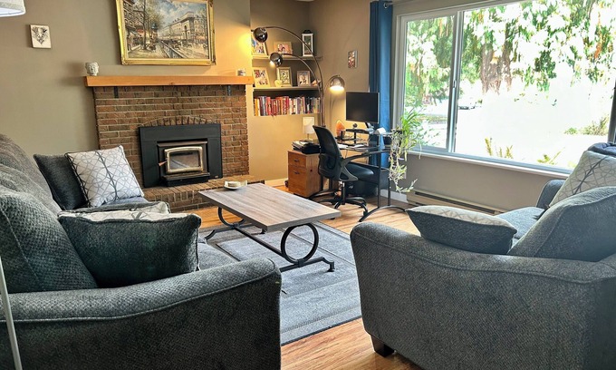 Regional District of Nanaimo House | Lovely, quiet Qualicum Beach home available longer-term at a reduced rate