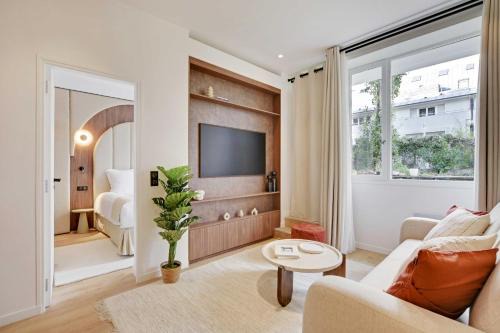 Quartier de la Chapelle Apartment | Lovely Refurbished Home in Vibrant 18th District