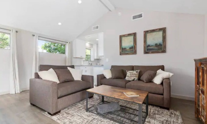 Paso Robles House | Lovely Remodeled Home! Walk Downtown! w/firepit