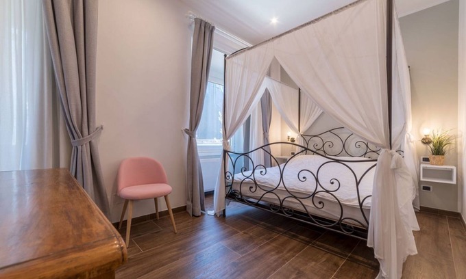 Sallustiano House | Lovely room, with private bathroom, ideal for 2 guests in 20 square meters of space, is part of the Sallustian Guest House.The Guest House is located on the second floor, without elevator, of an elegant period building and consists of 5 private rooms.In