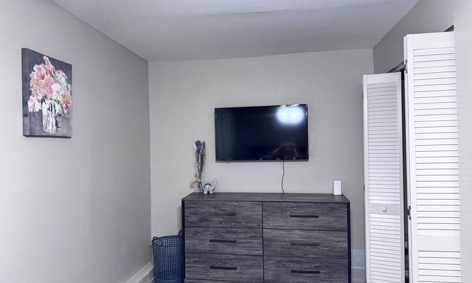 Marietta House | Lovely room with WiFi and coffee area in Marietta for a cozy getaway
