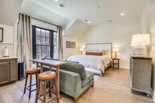 Hitch Village - Fred Wessels Homes Apartment | Lovely Savannah Studio 1 Mi to Historic District!