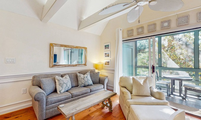 West Beach Village Villa | Lovely second-floor villa w/great location – walk to beach, golf & activities