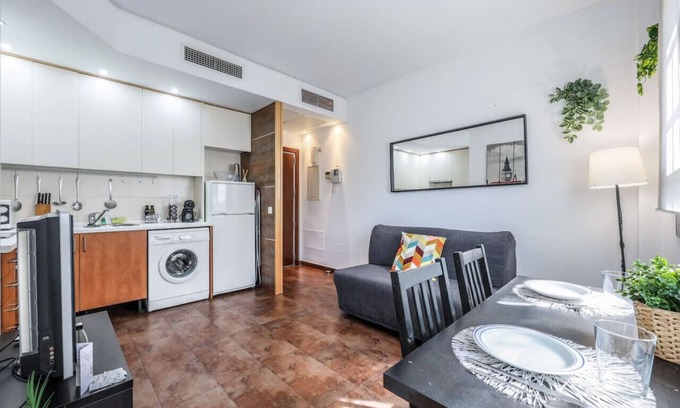 Delicias Apartment | Lovely Stay in Madrid Atocha