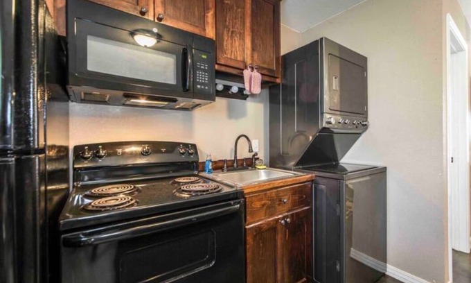 Russellville House | Lovely Studio 1BD Condo | Arkansas Tech