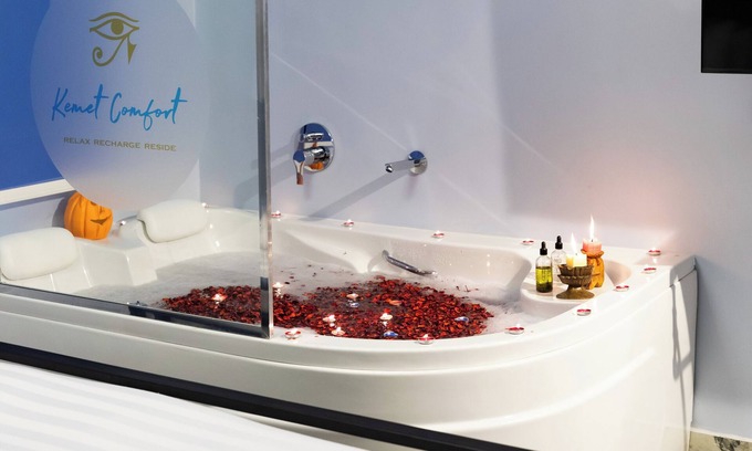 Heliopolis Apartment | Lovely studio Blue hygienic Jacuzzi Massager 5minto CAirport in Cairo