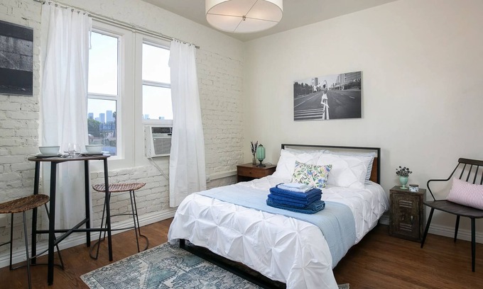 Westlake Apartment | Lovely Studio for 2! Near DTLA!