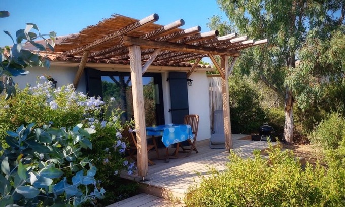 Lecci House | ๐ lovely Studio with garden๐ฟ, heated pool ๐ Beach 3' away ๐๏ธ