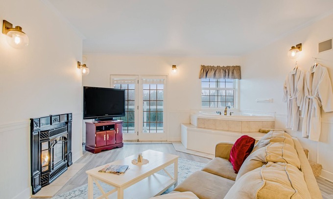 Ocean Shores Condo | Lovely suite close to beach with dune and dunegrass views at oceanfront inn