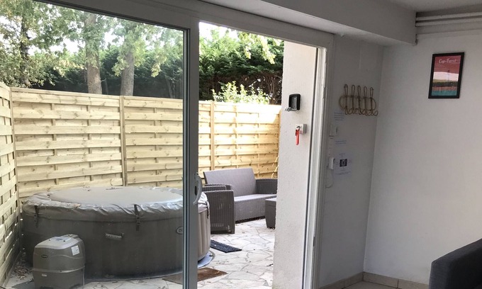Pessac House | Lovely suite with jacuzzi