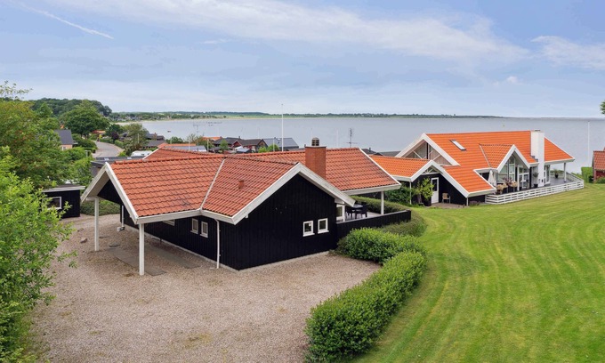 Kelstrup House | Lovely summer house with sea view