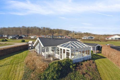 Grønninghoved Strand House | Lovely Summer House With Sea View