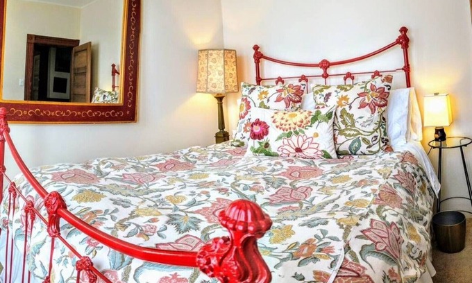 Russian Hill Bed & Breakfast | Lovely Sunlit bedroom perfectly located in restored Redwood Home - North Beach