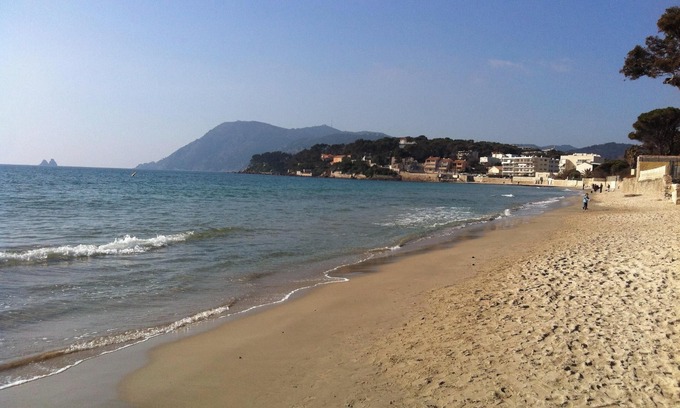 L'Evescat Apartment | Lovely T2 with terrace 10 minutes' walk from the beaches!
