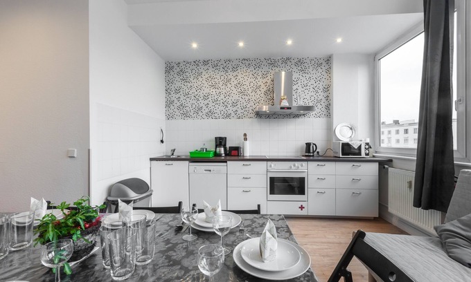 Schoeneberg Apartment | Lovely Three Room Apartment