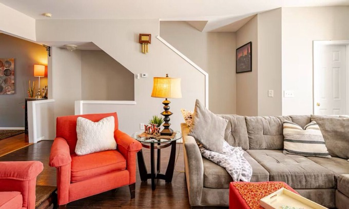 Northwest Raleigh House | Lovely Townhome near RDU, downtown Raleigh &Durham