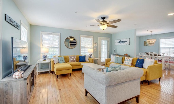 Tybee Island House | Lovely Tybee Island Home with Deck Less Than 1 Mi to Beach!