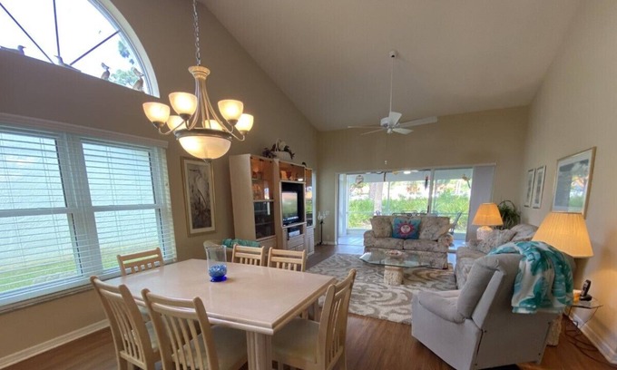 Plantation House | Lovely Venice Home- 10 Minutes From the Beach!