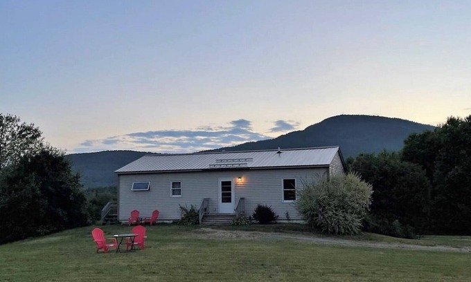 Wolcott House | Lovely Vermont Home (Hiking/Skiing/Beach/Firepit)